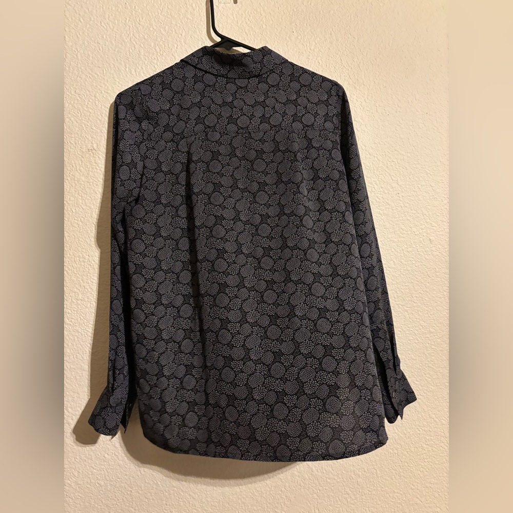 Vince Covered Placket Print Silk Shirt in Black Shark Gray Blouse - Picture 4 of 12